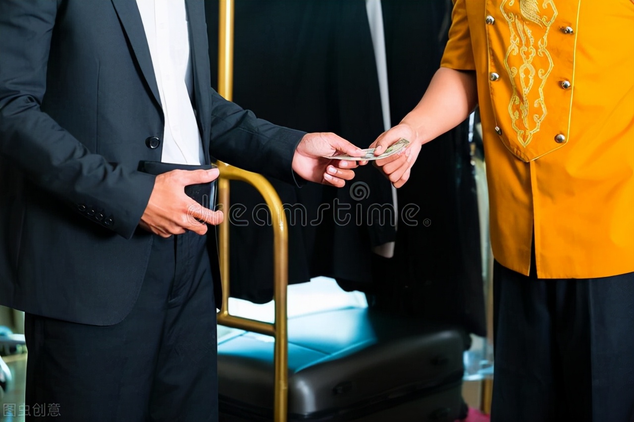 绕着富人转的假名媛，欲用PPT骗取银行2000万，曾半夜被赶出酒店