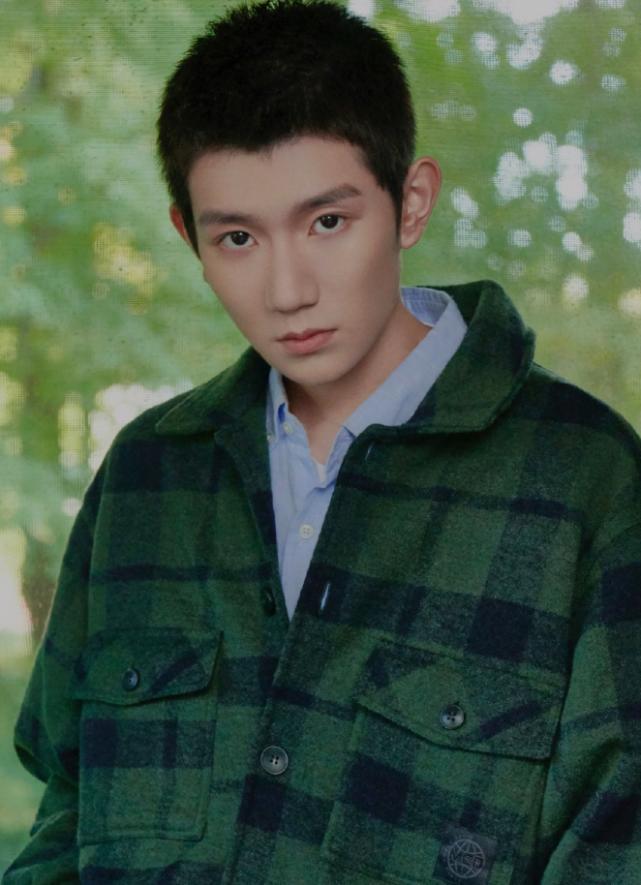 王源年轻的时候,王源小时候和现在对比变了又没变