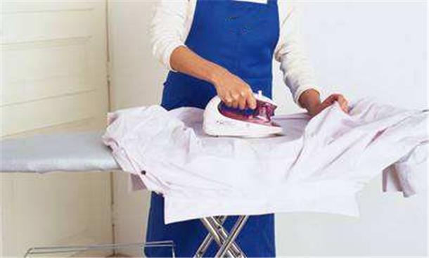 厚衣服洗完怎样快速变干,衣服不晒怎么快速干