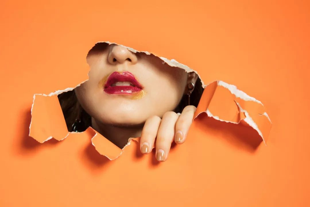 唇炎嘴唇起盐粒大的小泡,唇炎嘴唇干燥