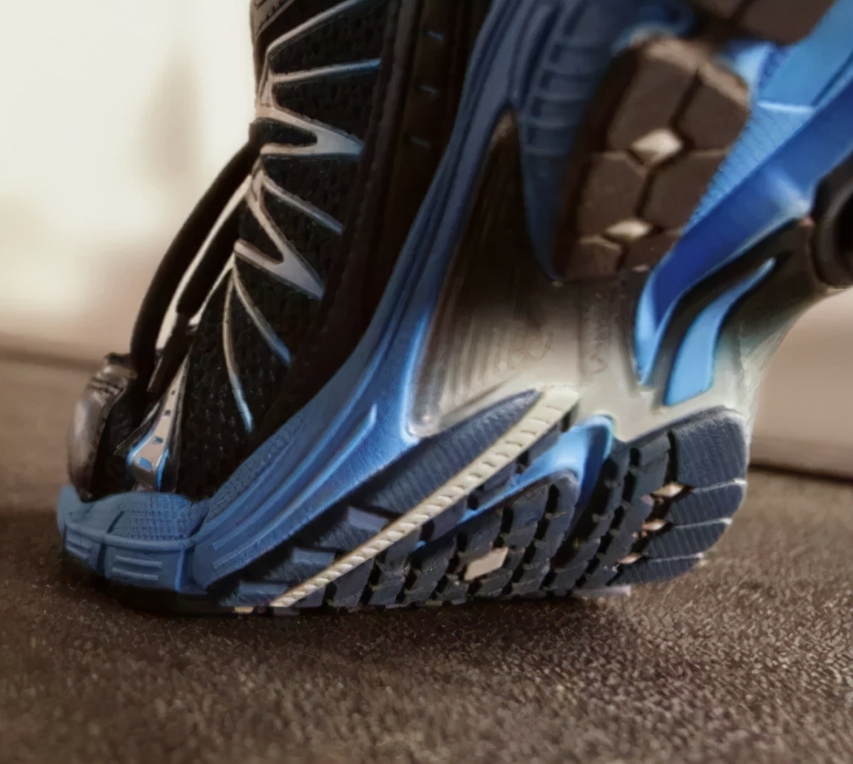 买鞋子应该大一码还是刚刚好,买鞋子尺码怎么选