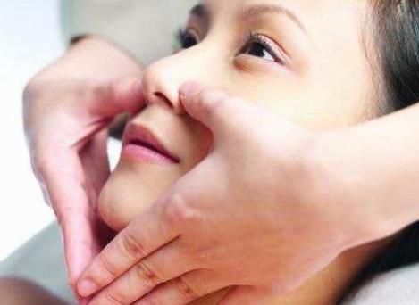 十八岁如何消除法令纹八字纹,45岁有法令纹显老吗但是人挺白的