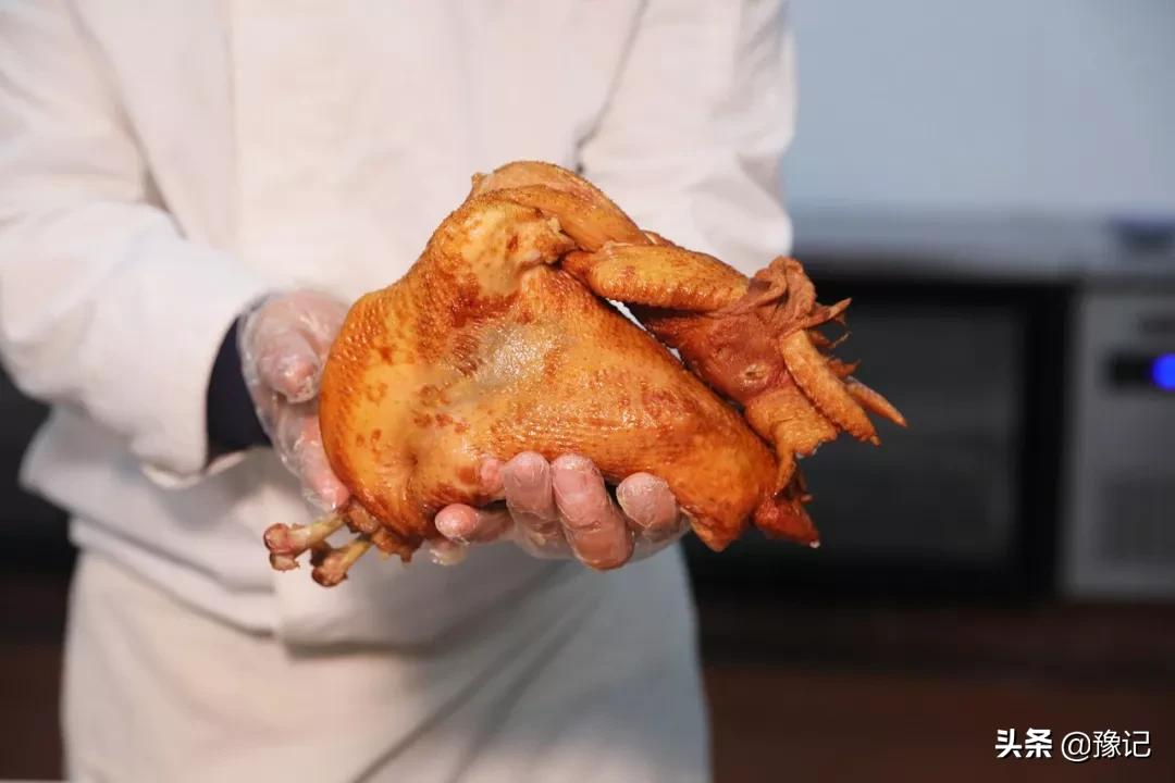 鸡为什么会吃鸡呢,鸡有没有智商该不该吃鸡