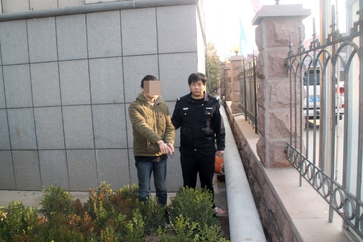 迷之操作路人说谎,迷之操作男子骑摩托车