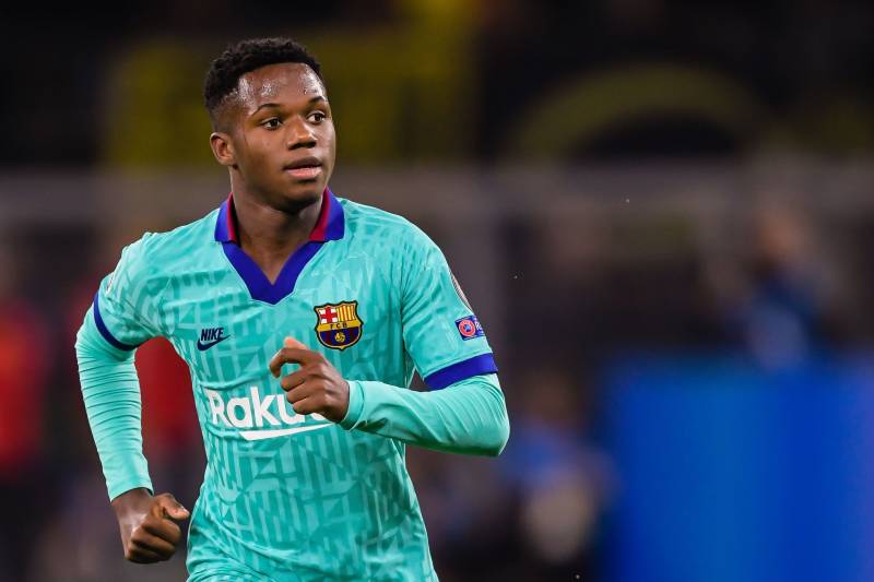 西班牙足球也归化！巴萨16岁非洲小伙成功，中国足篮球加油