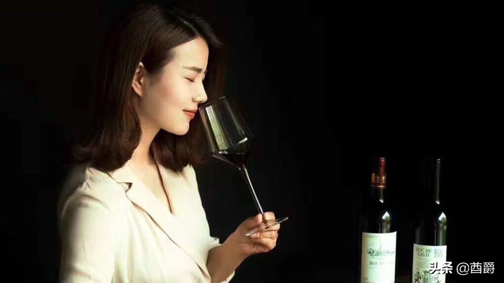 喝酒可以看出女人的性格很准,喝酒的女人不一般