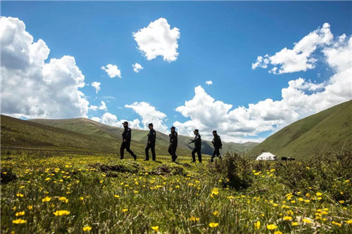 80后的警察已40岁了,80岁老民警