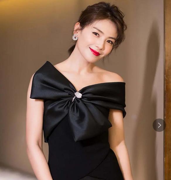 明星撞脸不可怕性别不同就尴尬,意想不到的明星撞脸