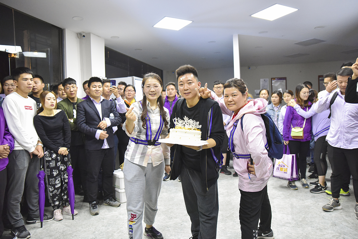 敢诺敢当,常居地产完成50公里暴走挑战