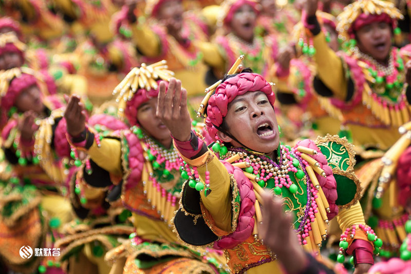 不用去西班牙，3000块就可以参加一年一度的狂欢派对，宿务圣婴节