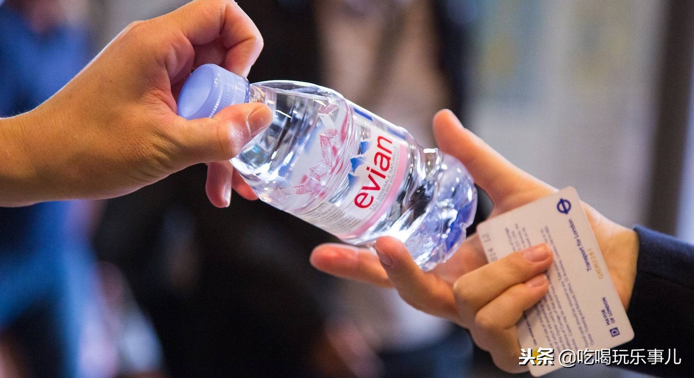 依云矿泉水口感差不多的,依云矿泉水一瓶