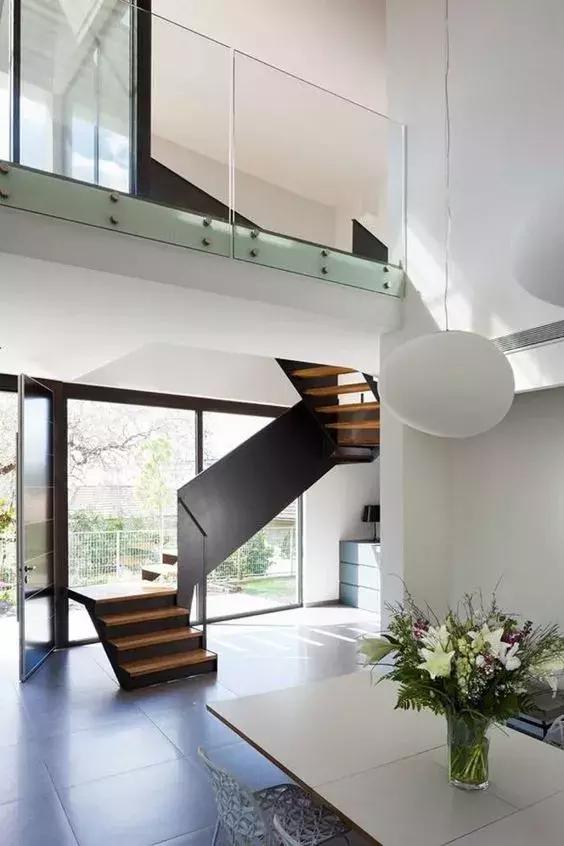 楼梯这样设计才惊艳,楼梯下空间怎么设计高级