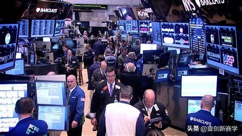 手机8年不换，却买天价手办，你给名人“节俭”交了多少智商税？