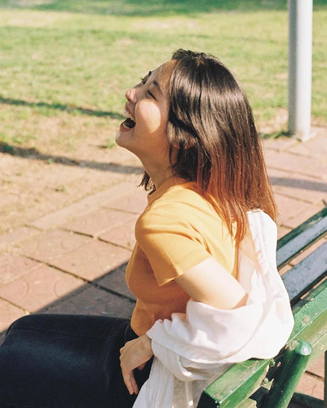 怎么露齿微笑拍照才好看,拍照怎么露齿笑和抿嘴笑好看自然