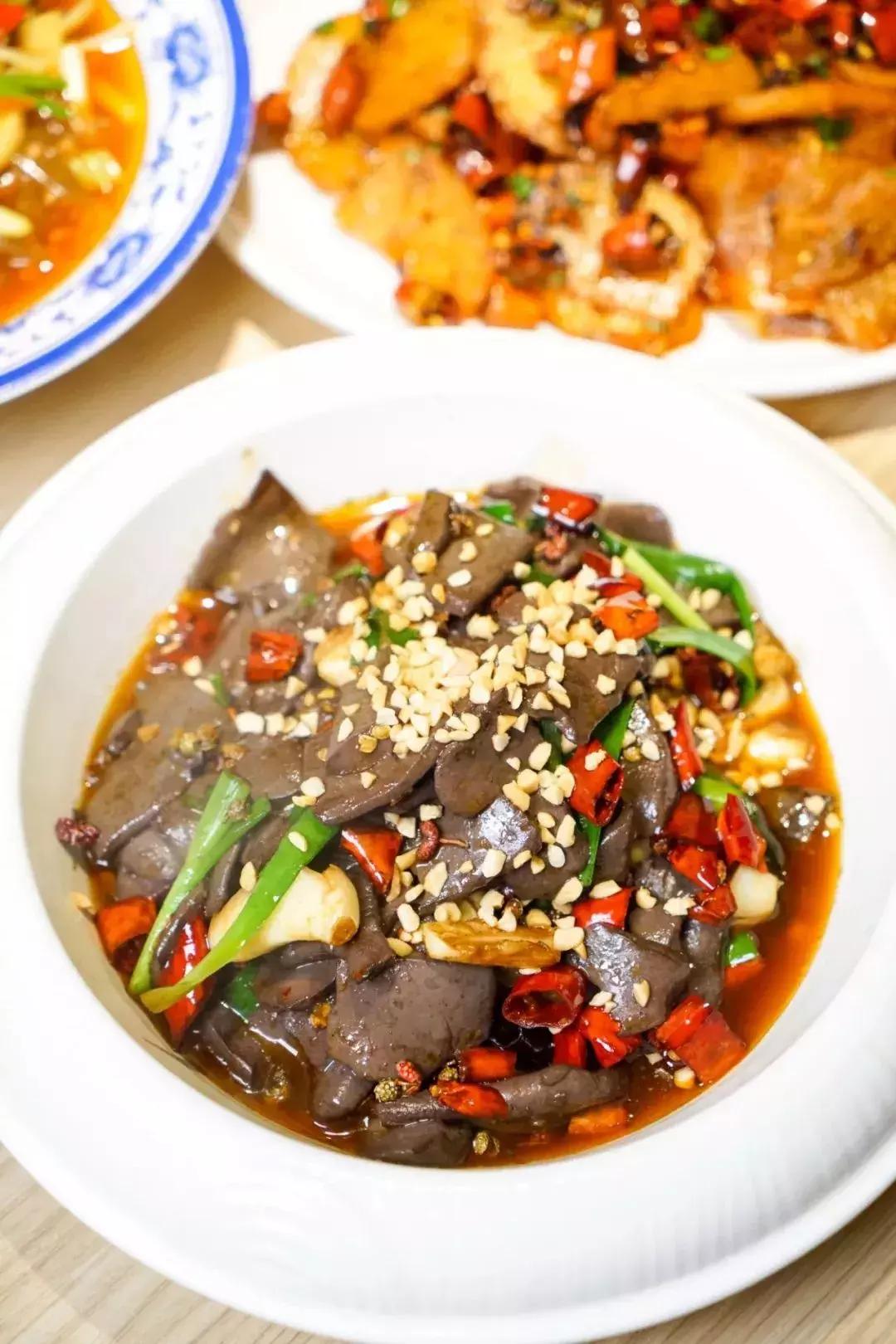 9元特价菜道道都是贵阳味，一周不重样别怪我把你吃成食堂