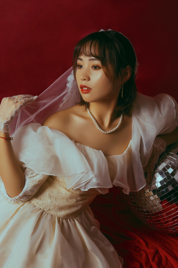 女生单人复古婚纱照写真,复古新娘写真