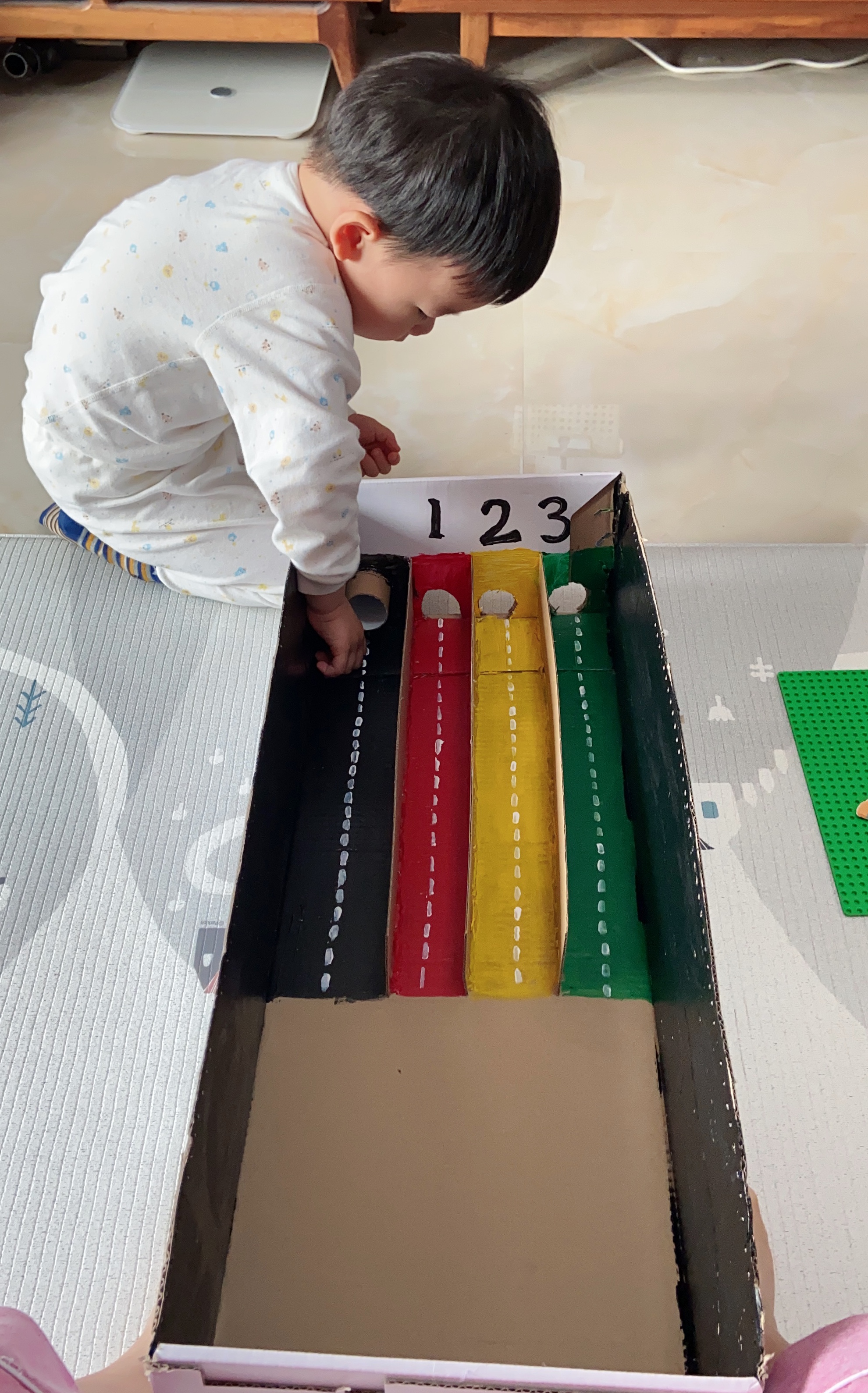 废纸箱可以做什么玩具,不用的废纸箱如何给孩子做玩具