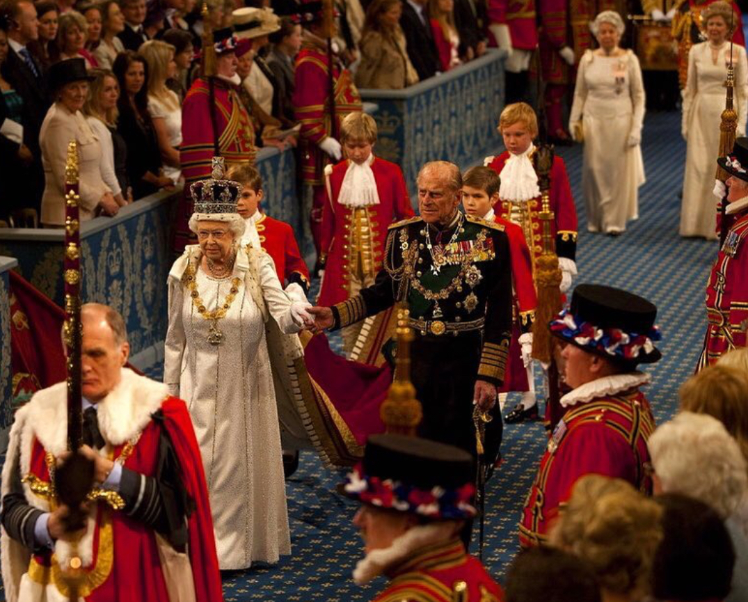 英国女王皇冠上的红宝石戒指,英国皇室戒指蓝宝石