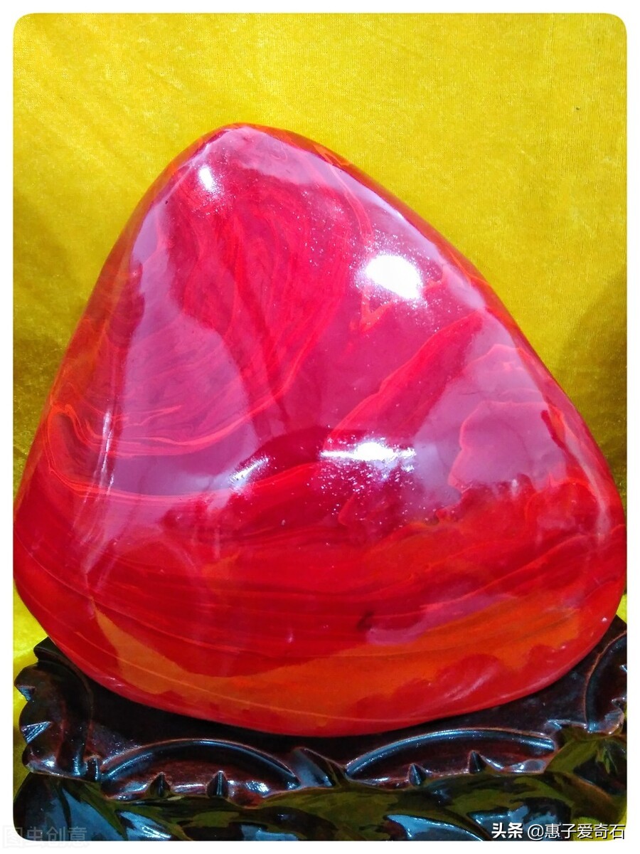 鸡血玉和鸡血石的区别图片大全,鸡血石从外表看怎么判断是鸡血玉
