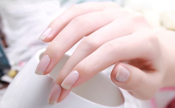 再年轻的脸也挡不住“奶奶”手，隐藏年龄的秘密，全靠这一只