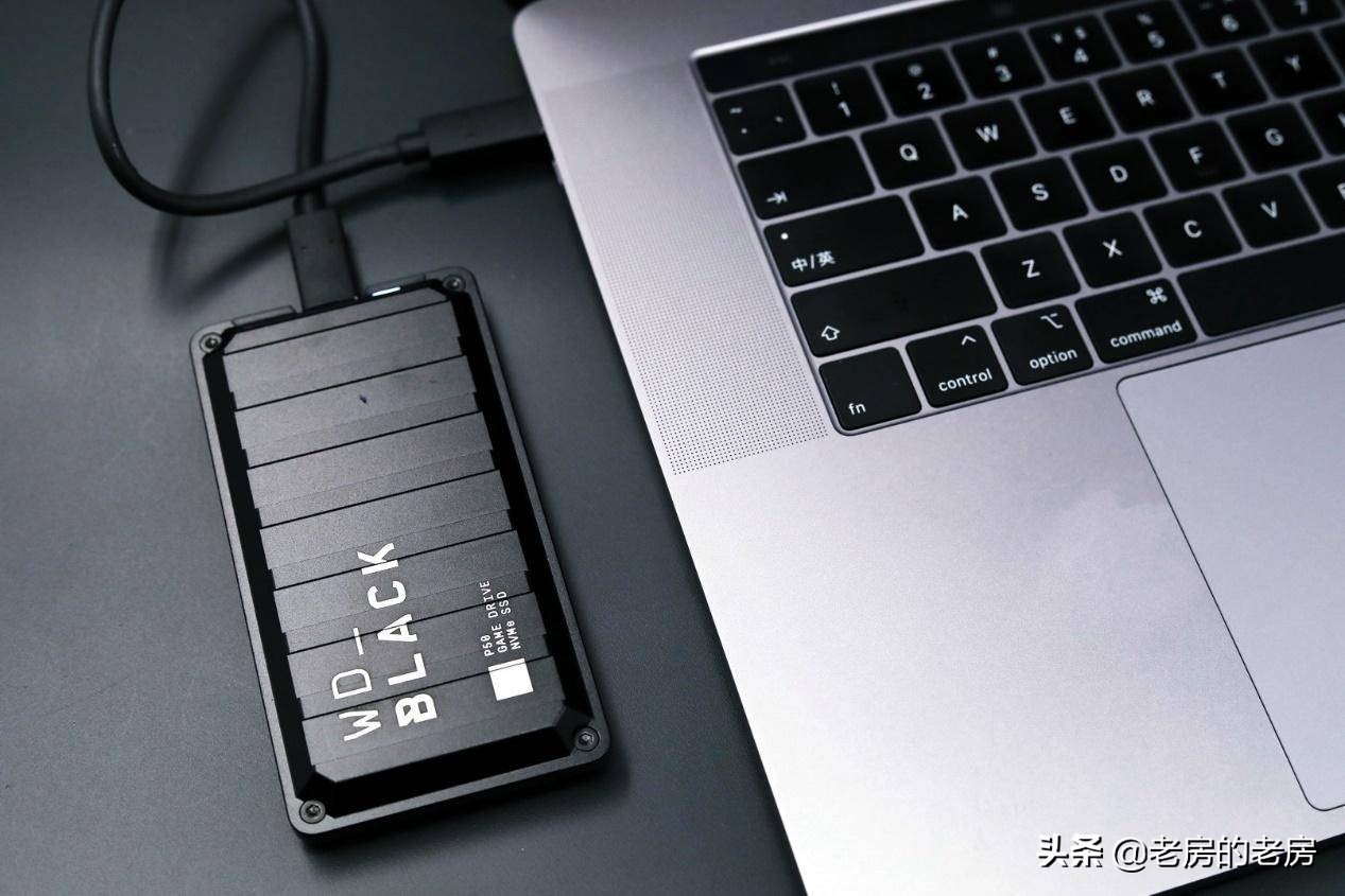 拯救PS4扩展游戏空间WD_BLACKP50固态移动硬盘上手