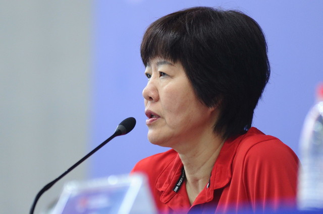 郎平告别,郎平退役队员采访痛哭