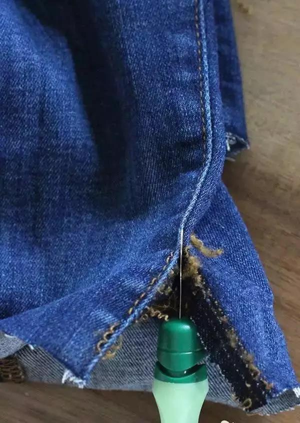 牛仔裤怎么改造成破洞流苏,旧牛仔裤腿简单变裙子