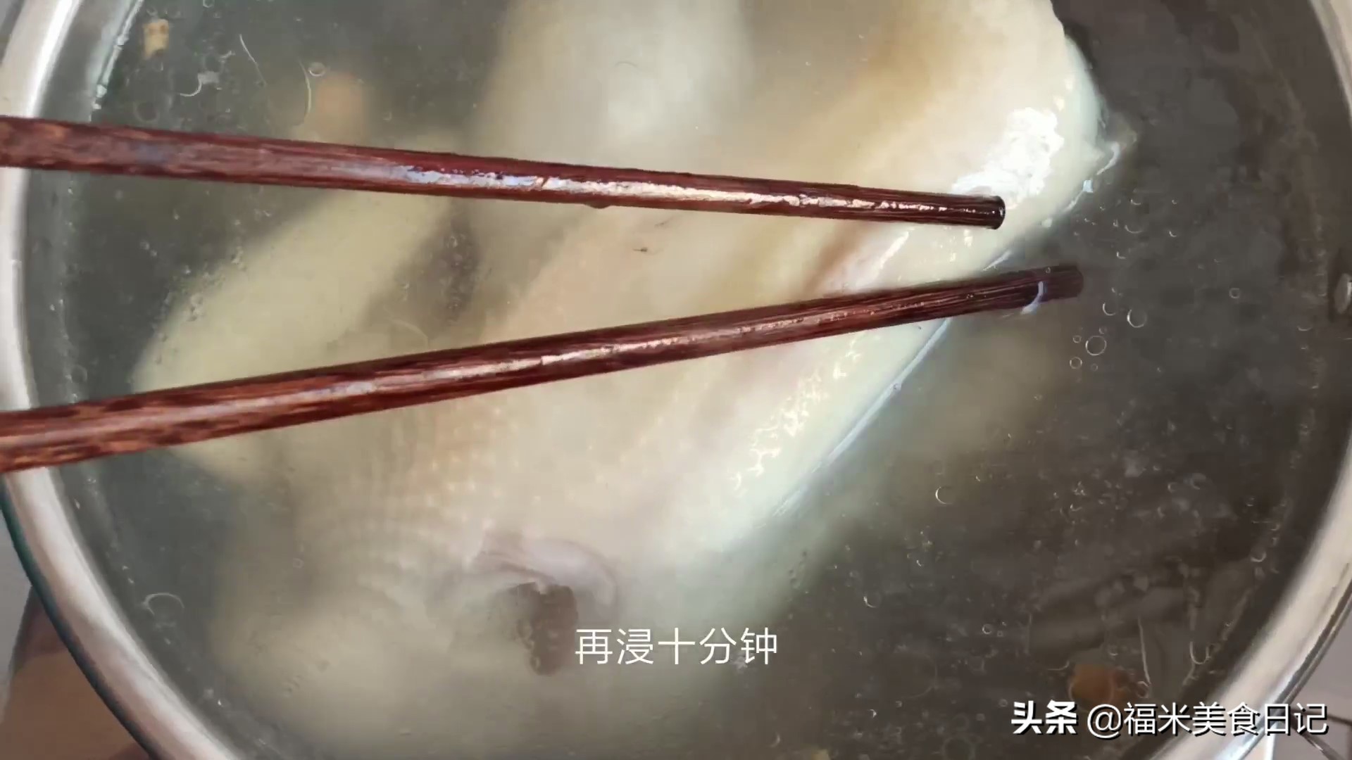 白切鸡浸鸡做法,广东正宗白切鸡浸熟法