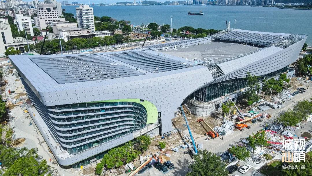 “水逐波跃”，海滨路上这座体育场馆芳容初显