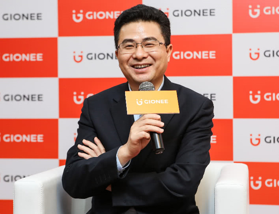 一把牌输7亿美金，欠债200多亿跑路，金立手机创始人至今去向成谜