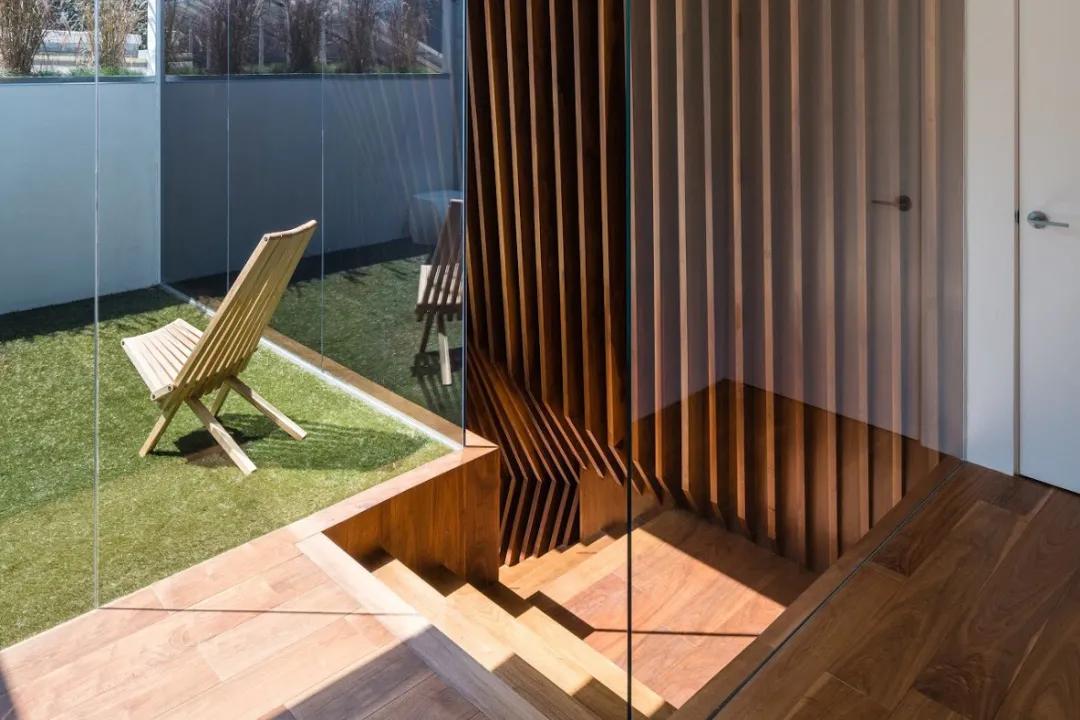 他是吴彦祖、村上隆钟爱的人，连续6年拿下漫画界奥斯卡