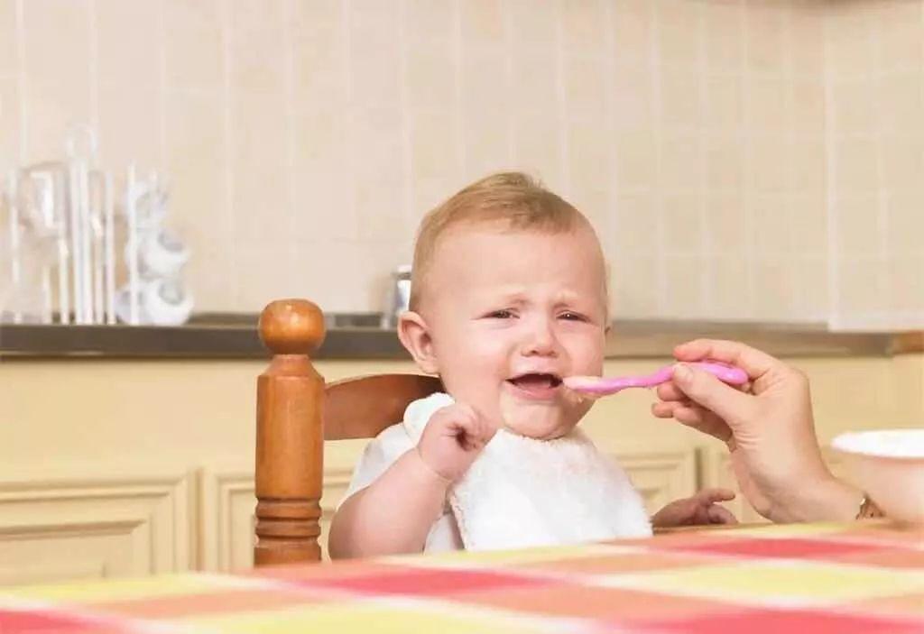 两岁半孩子不好好吃饭怎么管教,两岁小孩不舒服怎么办