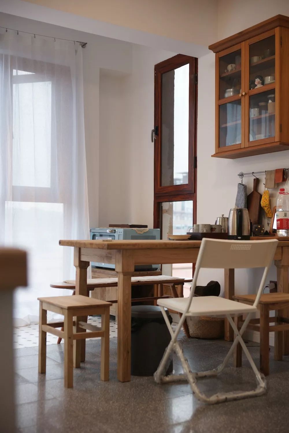 用水泥砌橱柜,用粘土做迷你橱柜