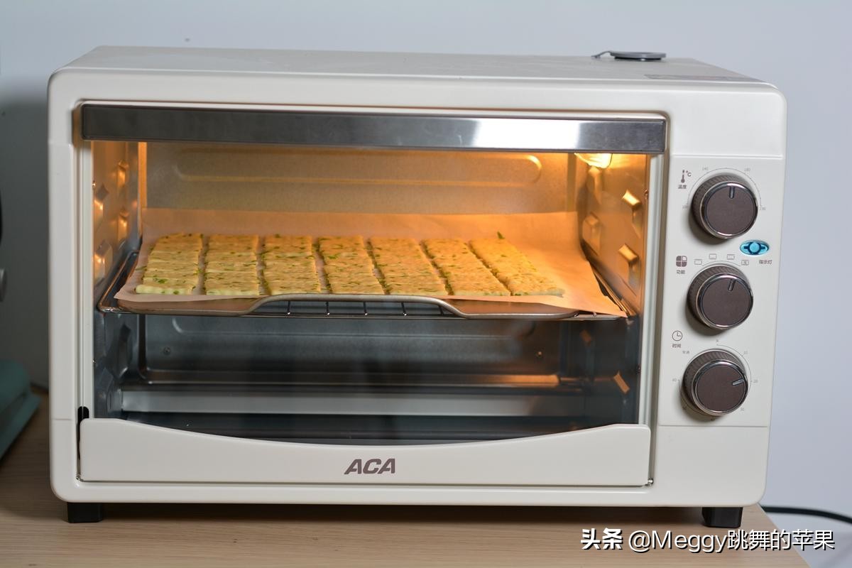 黄油香葱苏打饼干的做法,无油无苏打葱香饼干