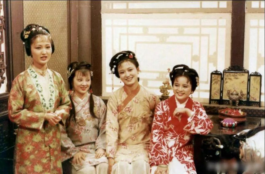 王夫人：那才像个千金小姐的体统！此话有几个意思？