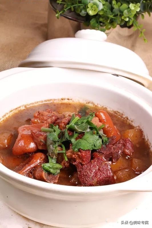 盐焗鸡味道还挺香的,盐焗咸香鸡正宗做法