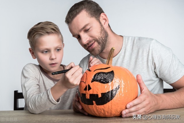 青春期孩子暴躁不与父母沟通,青春期小孩脾气大不愿意低头
