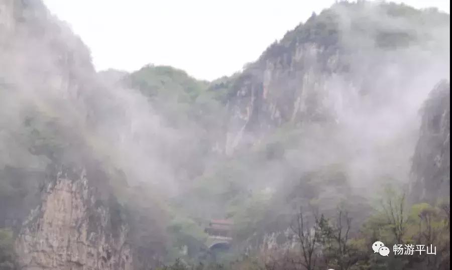 暮春之雨潇潇落，仙山云雾缥缈间~
