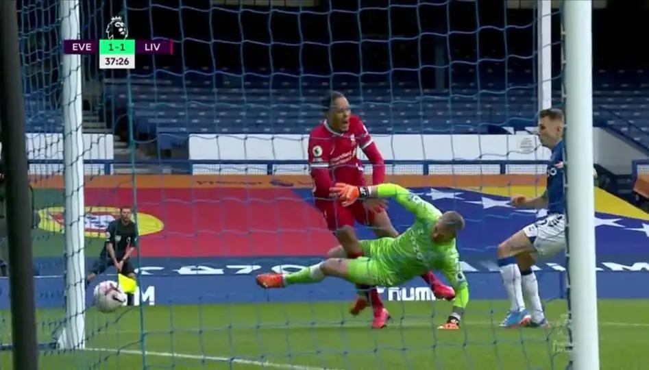 范戴克伤退影响,范戴克十字韧带断裂多久重返赛场