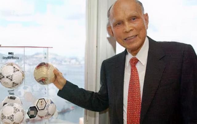 霍英东：不怕威胁助中国体育重返世界，*安门天**上为祖国痛哭流涕