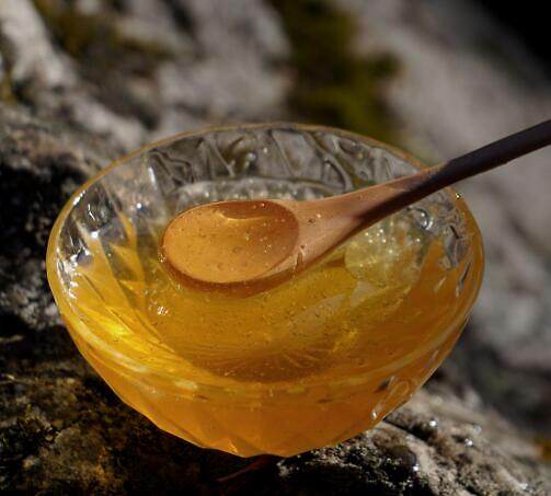 敏感肌肤泛红用蜂蜜有什么好处,敏感肌肤可以涂粉底吗