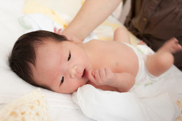 月子宝妈喂奶的正确方法,哺乳期妈妈下奶的饮食菜谱