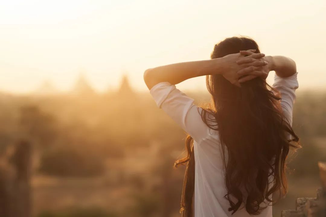 不要高估你和任何人的关系的句子,不要高估你在别人心里位置