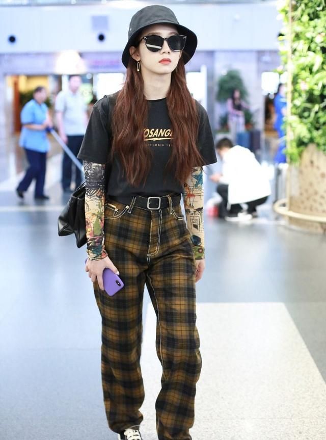 杨幂t恤穿搭,杨幂任何一件单品都能穿