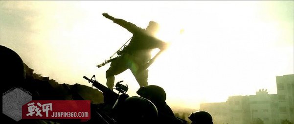 美国黑鹰战机坠落视频,十部顶级战争大片黑鹰坠落