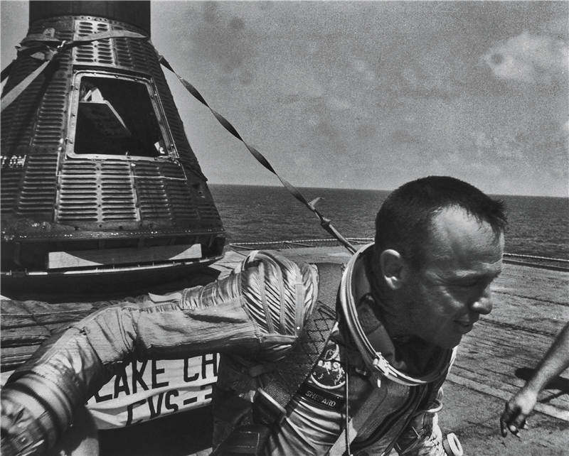 从“阿波罗1号”全体乘员牺牲，到实现20世纪最伟大成就之一，人类登月50年，从悲剧到传奇