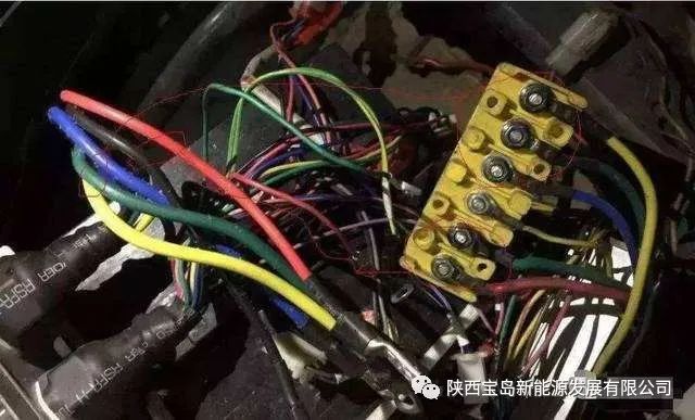 电动车铅酸电池充电容易着火吗,电动车为什么充电着火