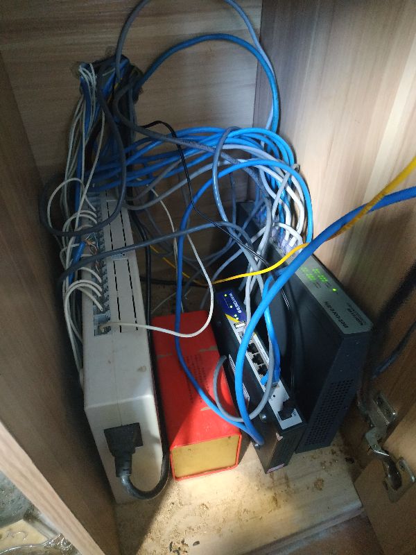 电压不正常会怎么样,电压不正常的原因及解决方法