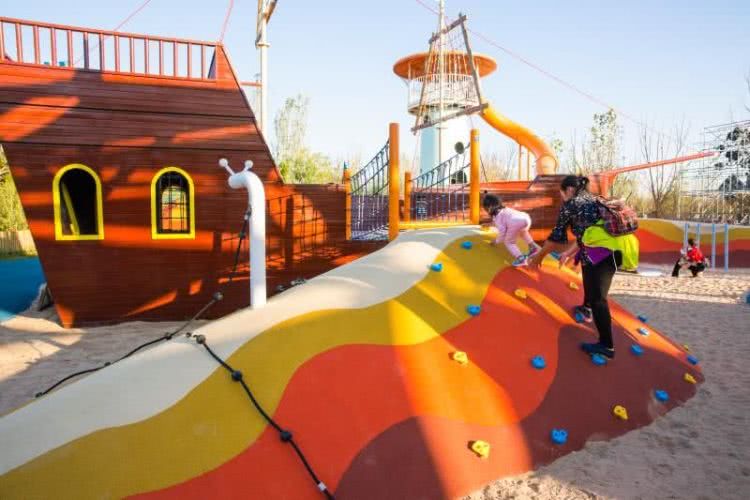 南戴河汐溪亲子酒店，北欧风情房推窗看海邂逅美景