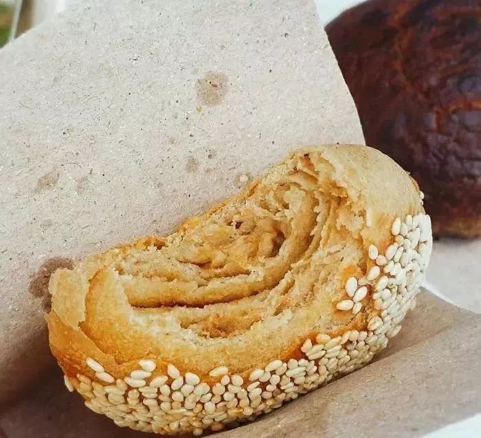 重开一月，排队不减！“北京芝麻最多的烧饼”店店主揭秘神秘传统